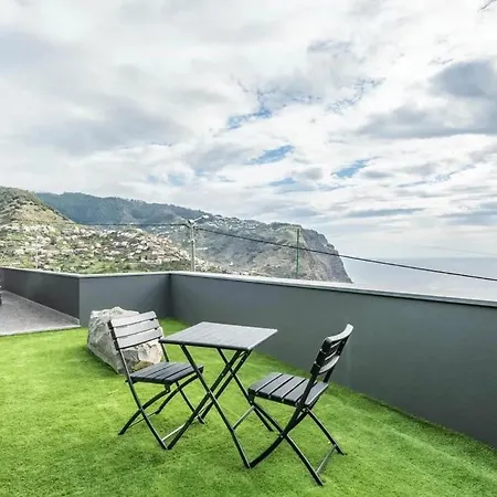 Excellent Location For Family And Friends *