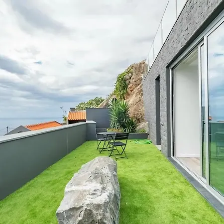 Excellent Location For Family And Friends Apartment *