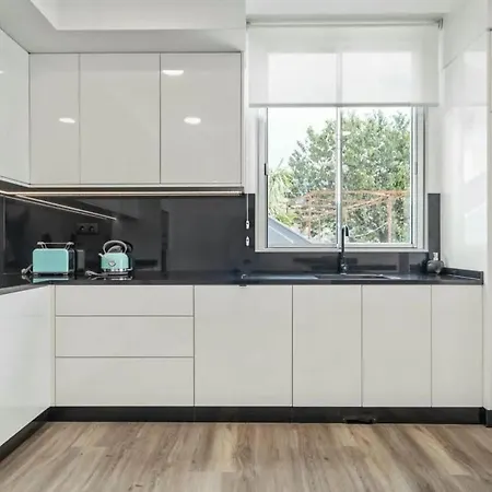 Apartment Excellent Location For Family And Friends *