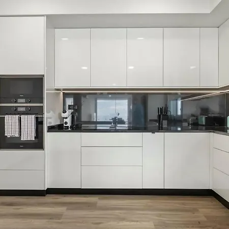 Apartment Excellent Location For Family And Friends *